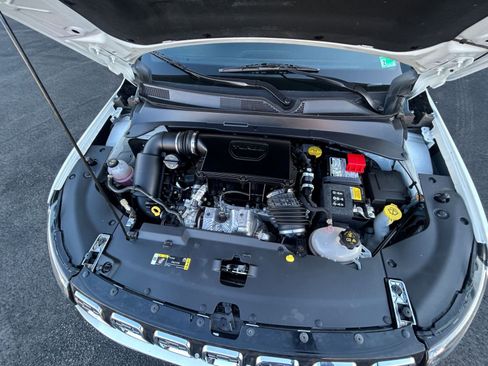 Used 2025 Jeep Compass Limited image 32