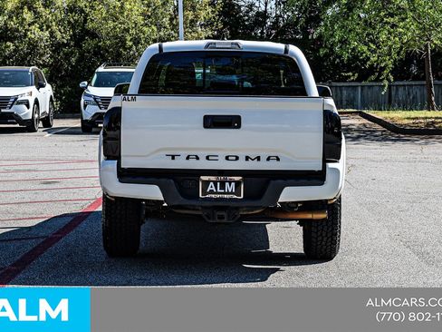Used 2020 Toyota Tacoma TRD Sport AWD/4WD image 13