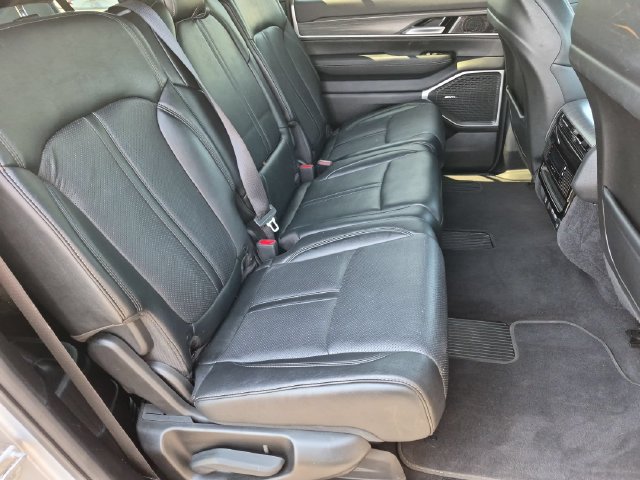 Used 2024 Jeep Wagoneer L Series II w/ Flexible Seating Group AWD/4WD image 20