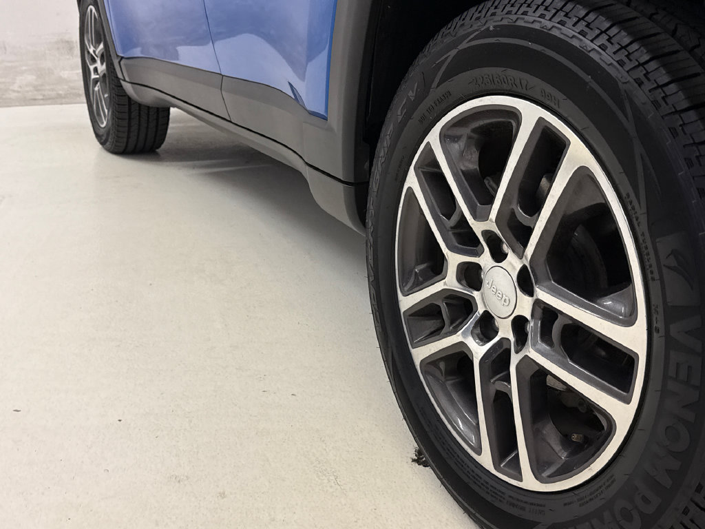 Used 2017 Jeep Compass Latitude w/ Popular Equipment Group AWD/4WD image 11