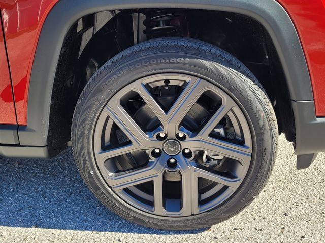 Used 2026 Jeep Compass Latitude AWD/4WD image 9