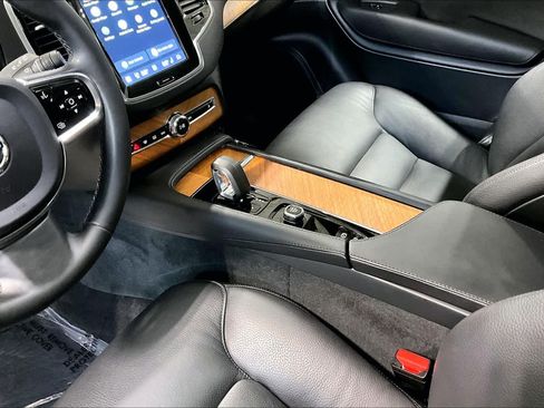 Certified 2024 Volvo XC90 B6 Plus w/ Protection Package Premier AWD/4WD image 16