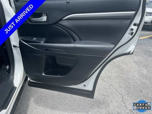 Used 2017 Toyota Highlander SE FWD image 21