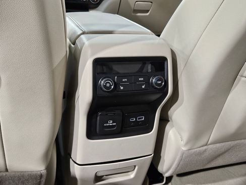 Used 2023 GMC Acadia Denali AWD/4WD image 38