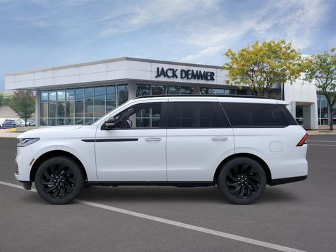 New 2026 Lincoln Navigator Reserve AWD/4WD image 3