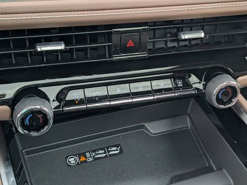 New 2025 Chevrolet Suburban High Country image 31