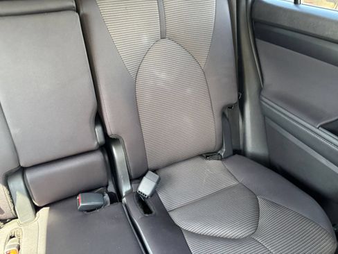 Used 2025 Toyota Highlander LE FWD image 39