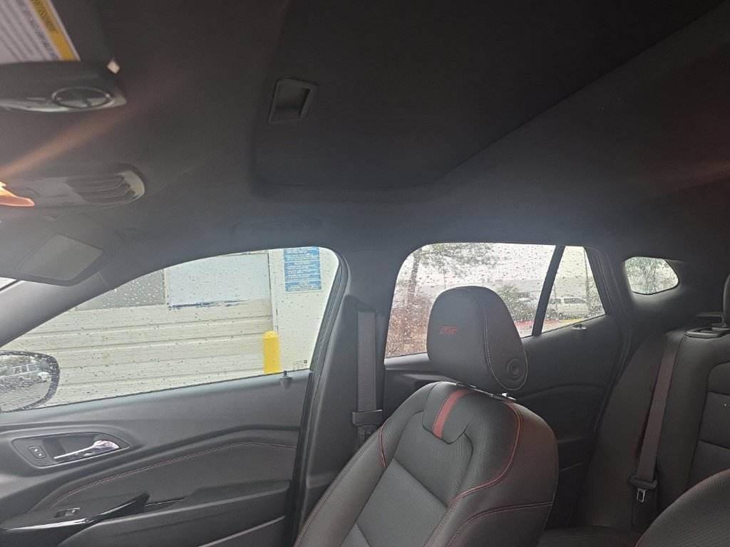 Certified 2025 Chevrolet Trax RS w/ Sunroof Package FWD image 14