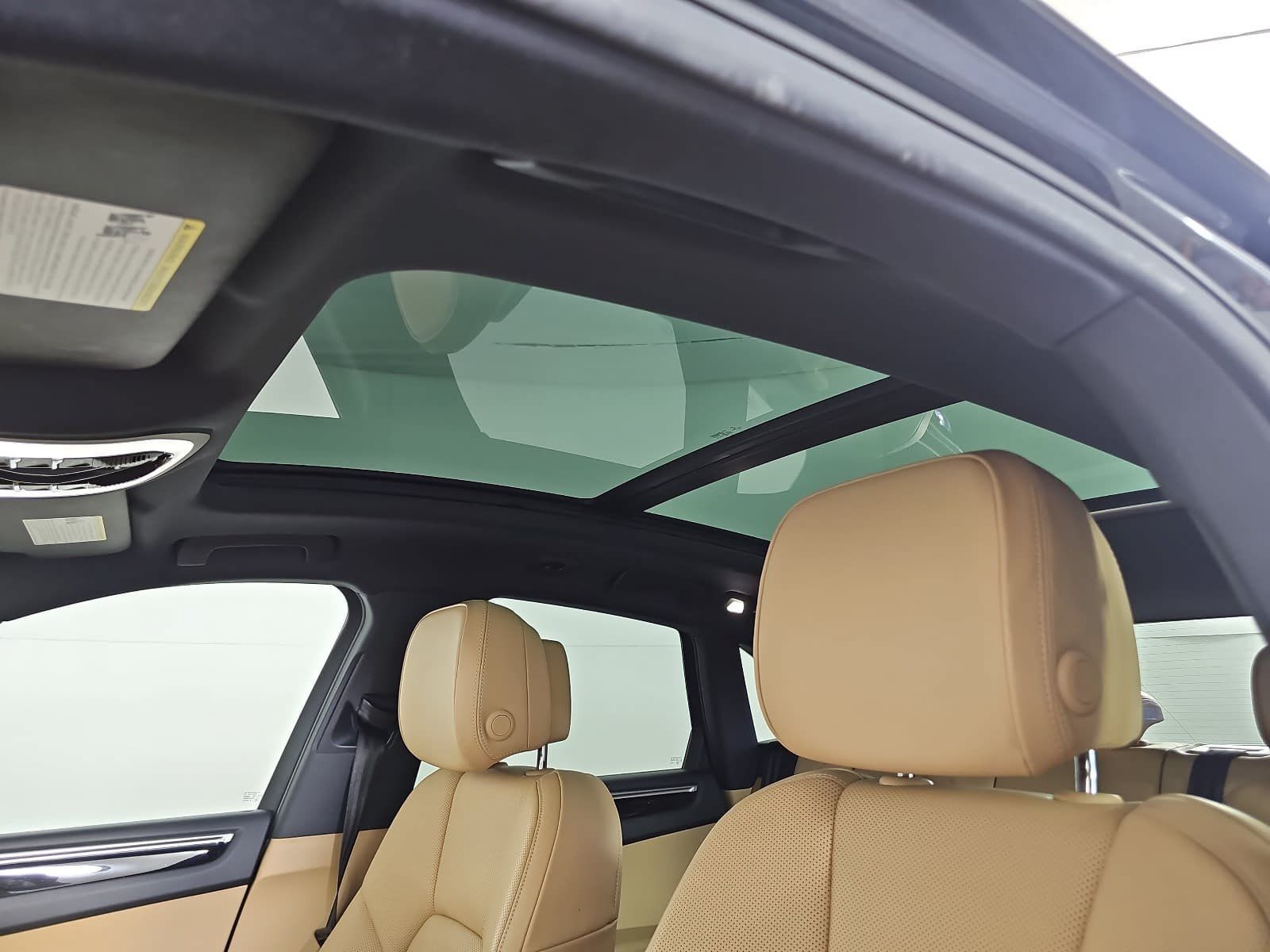 Used 2018 Porsche Macan w/ Premium Package Plus AWD/4WD image 28