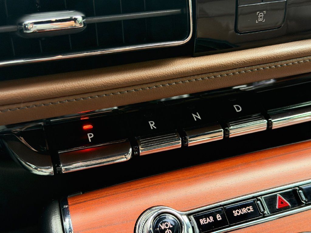 Used 2023 Lincoln Aviator Reserve w/ Equipment Group 201A RWD image 25