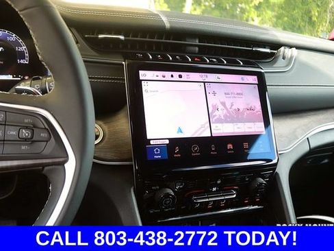 Used 2025 Jeep Grand Cherokee Limited AWD/4WD image 21