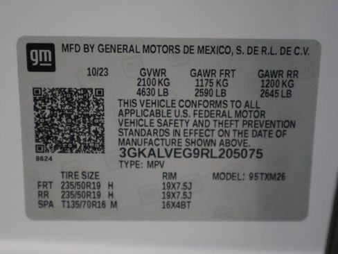 Used 2024 GMC Terrain SLT w/ Tech Package image 17