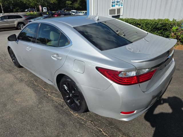 Used 2014 Lexus ES 300h w/ Luxury Package w/Bamboo Trim FWD image 8