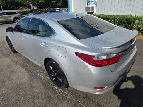 Used 2014 Lexus ES 300h w/ Luxury Package w/Bamboo Trim FWD image 8