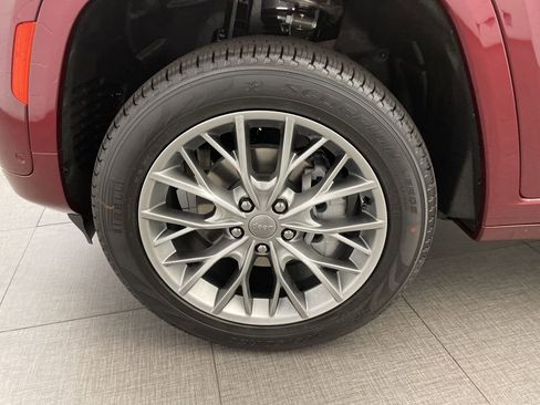 New 2025 Jeep Grand Cherokee Summit image 10