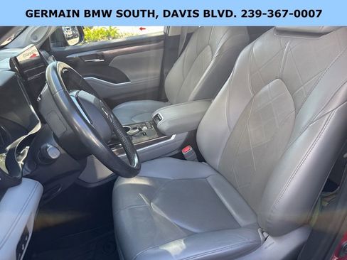 Used 2021 Toyota Highlander Platinum image 42