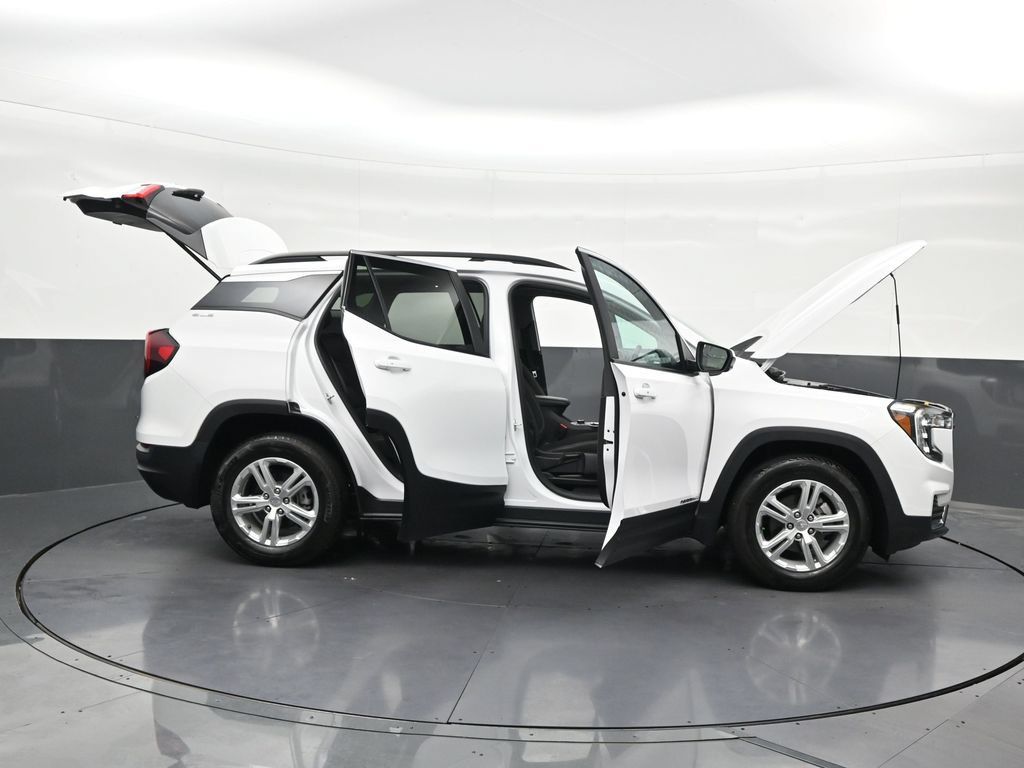 Used 2024 GMC Terrain SLE w/ Driver Convenience Package FWD image 34