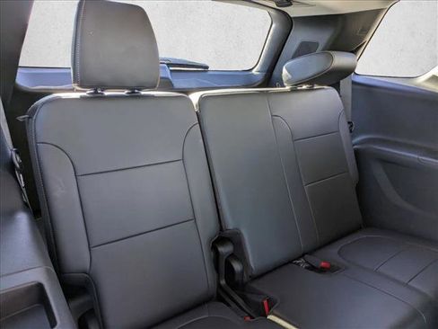 Used 2021 Chevrolet Traverse RS image 20
