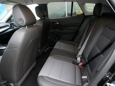 Certified 2025 Chevrolet Trax LT w/ LT Convenience Package image 9