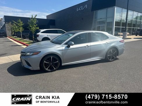 Used 2018 Toyota Camry XSE FWD image 2