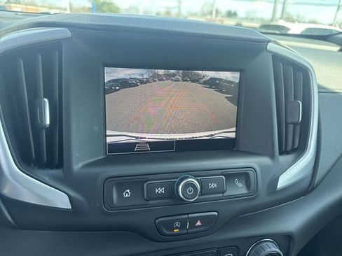 Used 2023 GMC Terrain SLE w/ Driver Convenience Package image 14