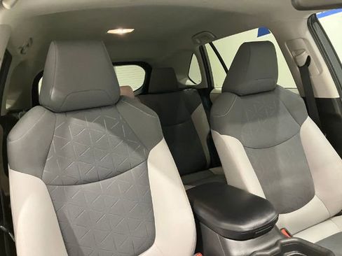 Used 2020 Toyota RAV4 XLE w/ XLE Grade Weather Package AWD/4WD image 32