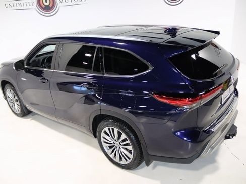 Used 2021 Toyota Highlander Platinum image 10