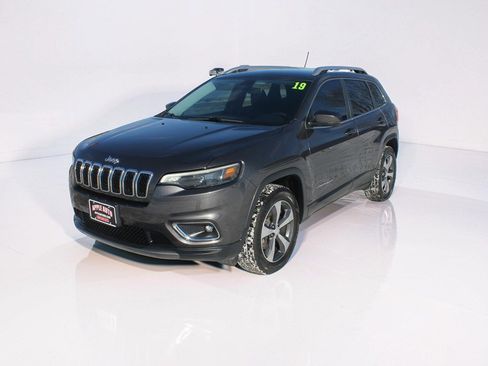 Used 2019 Jeep Cherokee Limited AWD/4WD image 1