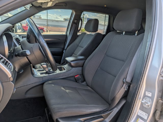 Used 2018 Jeep Grand Cherokee Laredo RWD image 22