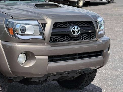 Used 2011 Toyota Tacoma 4x4 Double Cab w/ TRD Sport Pkg w/JBL Audio image 6