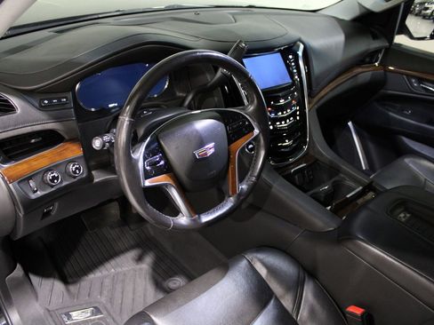 Used 2019 Cadillac Escalade Premium Luxury image 30