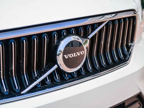 Used 2025 Volvo XC40 B5 Core AWD/4WD image 13
