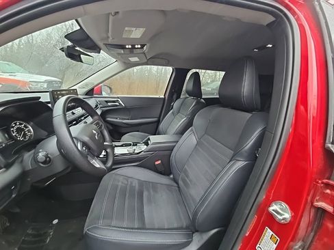 Used 2025 Mitsubishi Outlander SE image 15