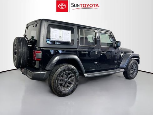 Used 2024 Jeep Wrangler Unlimited Sport AWD/4WD image 4