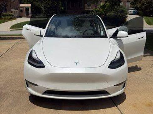 Used 2022 Tesla Model Y Performance AWD/4WD image 2