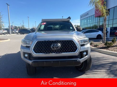 Used 2018 Toyota Tacoma TRD Off-Road image 3