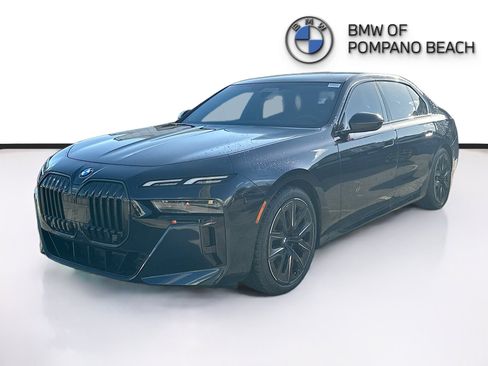 Used 2024 BMW 760i xDrive image 3