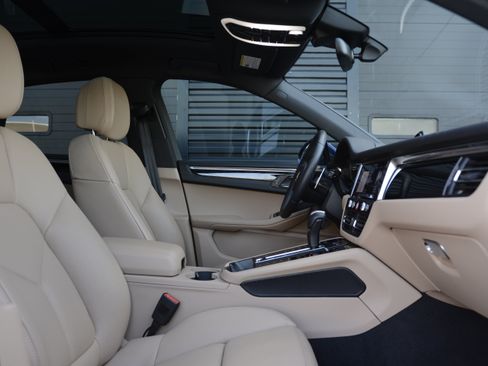 Certified 2026 Porsche Macan AWD/4WD image 27