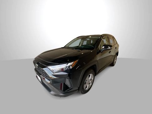 Used 2025 Toyota RAV4 XLE AWD/4WD image 4
