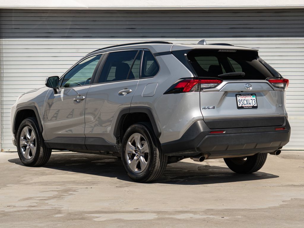 Used 2025 Toyota RAV4 XLE FWD image 3