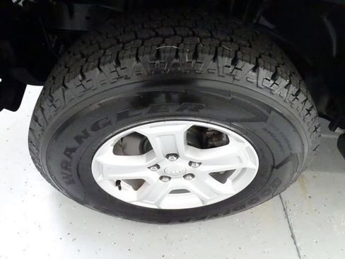 Used 2021 Jeep Wrangler Unlimited Sport AWD/4WD image 26