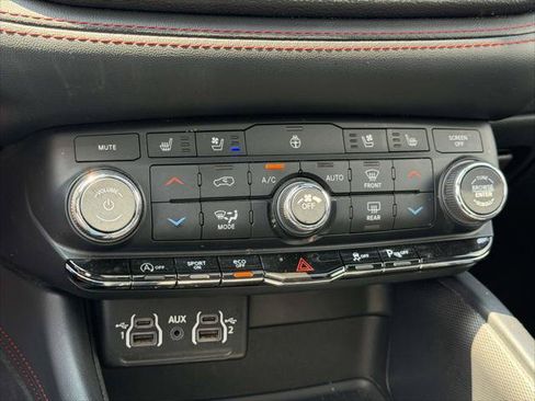 Used 2024 Dodge Durango GT AWD/4WD image 31