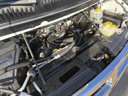 Used 2000 Dodge B3500 image 25