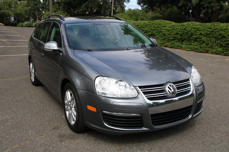 Used 2009 Volkswagen Jetta SEL FWD image 2