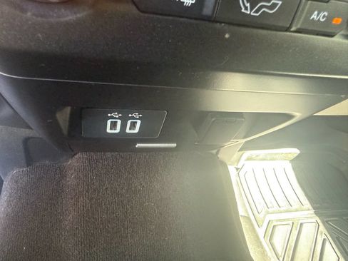 Used 2017 Ford F150 XLT w/ Equipment Group 302A Luxury AWD/4WD image 31