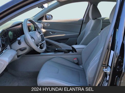 Used 2024 Hyundai Elantra SEL image 14