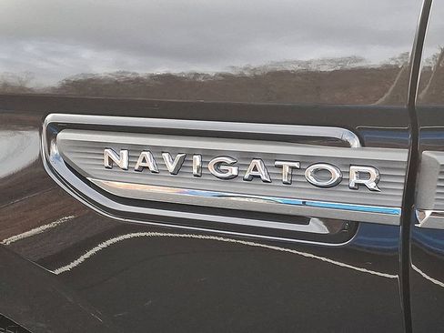 Used 2022 Lincoln Navigator Reserve AWD/4WD image 32