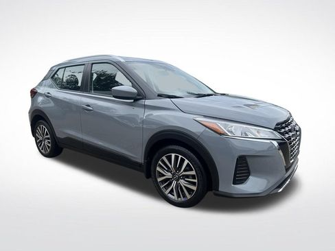 Used 2024 Nissan Kicks SV FWD image 3