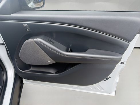 Used 2021 Ford Mustang Mach-E Premium RWD image 32