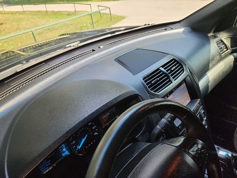 Used 2018 Ford Explorer XLT w/ Equipment Group 202A image 21